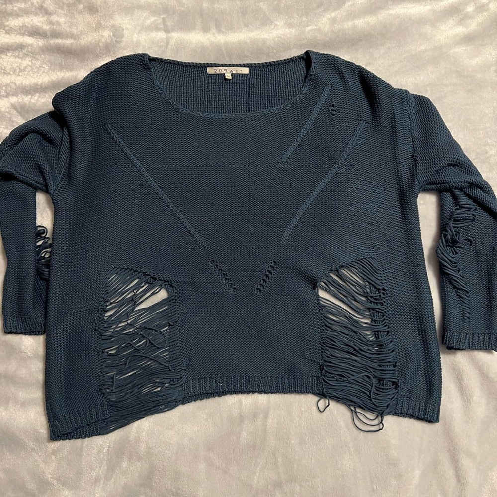 209 w s t Women’s Tattered  Blue Sweater MED NWOT‎